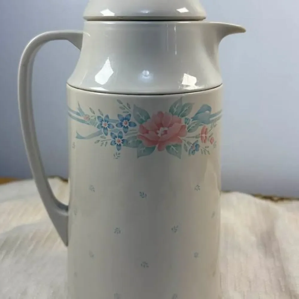 Crown-Corning Thermique 1QT Insulated Carafe